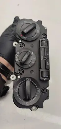 Volkswagen PASSAT B6 Climate control unit