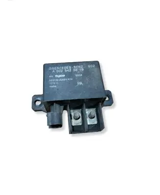 Mercedes-Benz E W211 Charging relay A0025423819 V23132A2001X14