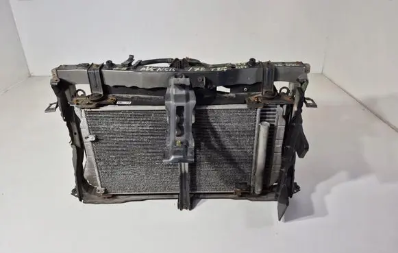 Toyota Avensis T270 Radiator support slam panel