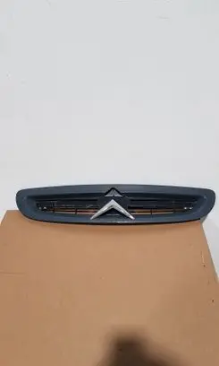 Citroen Xsara Picasso Quarter panel pressure vent 9637079777