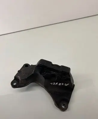 Opel Zafira B Engine mounting bracket 13257618 332253673