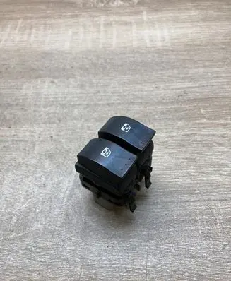 Renault Megane II Electric window control switch 015088A