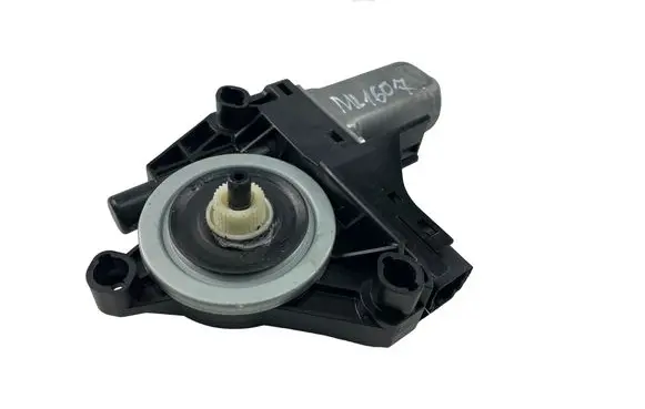 Volvo XC60 Front door window regulator motor 966268103