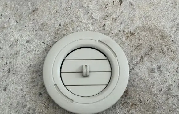 Chrysler Grand Voyager V Air vent grill in roof 