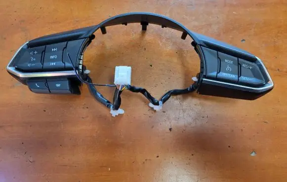 Mazda CX-3 Steering wheel buttons/switches 75L089