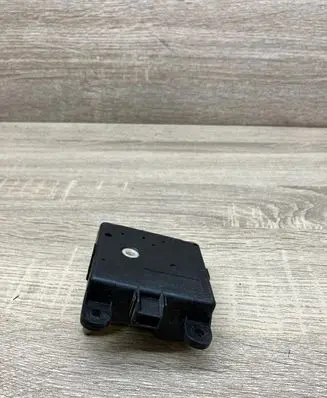 Nissan Primera Air flap motor/actuator 3C27030850 040317