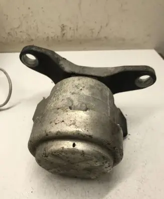Ford S-MAX Engine mount bracket