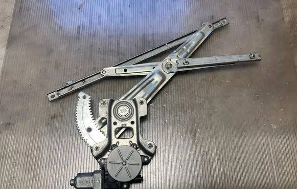 Mitsubishi Outlander Front door window regulator with motor 5713A086