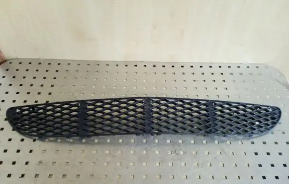 Mercedes-Benz E W211 Front bumper lower grill A2118850053