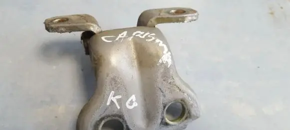 Mitsubishi Carisma Rear door lower hinge