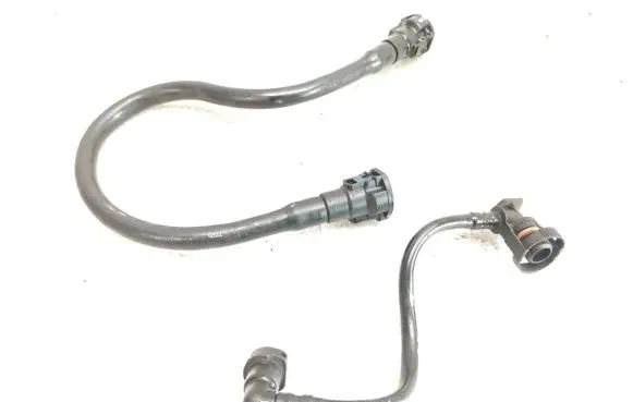 Volvo C70 Fuel line pipe