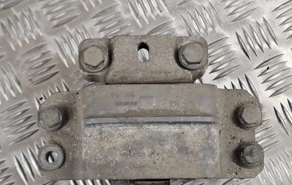Volkswagen PASSAT B6 Engine mount bracket 1K0199555 173149