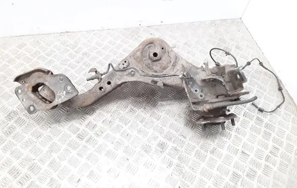 Nissan Qashqai Rear wheel hub spindle/knuckle 