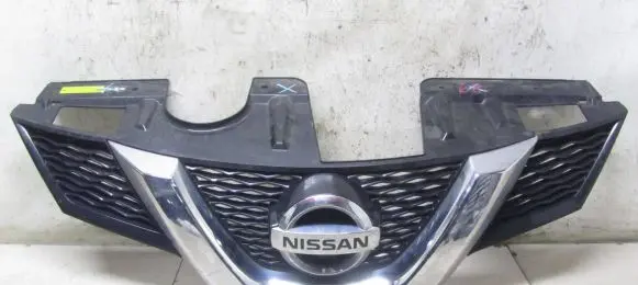 Nissan X-Trail T32 Front bumper upper radiator grill 623104CE0A