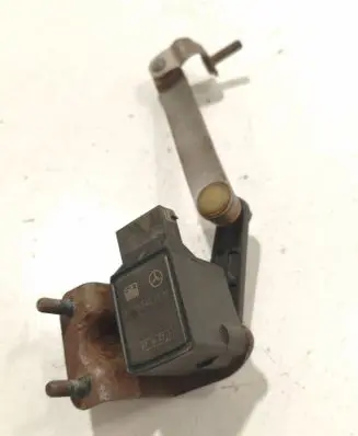 Mercedes-Benz E W211 Air suspension front height level sensor A0105427717