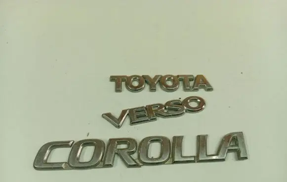 Toyota Corolla Verso AR10 Manufacturer badge logo/emblem