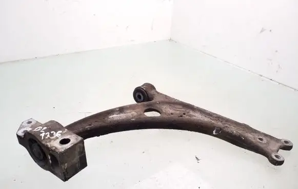 Volkswagen PASSAT B6 Front lower control arm/wishbone 3C0407153B