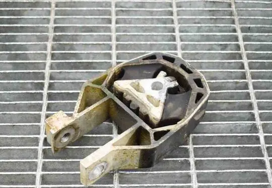 Ford Kuga II Gearbox mount AV618P082AC