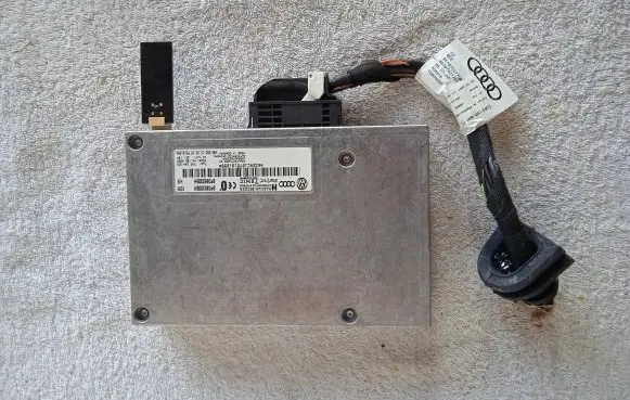 Audi A4 S4 B7 8E 8H Bluetooth control unit module 8P0862335H
