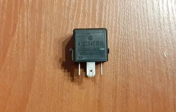 Mercedes-Benz C W202 Other relay V23134B52X336 A0025421319
