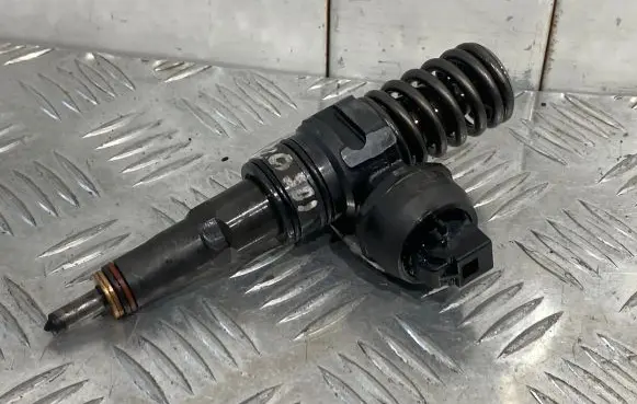 Volkswagen Caddy Fuel injector 038130073BR 040812