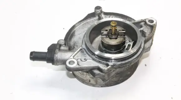 Volkswagen Touareg I Vacuum pump 057145100AE