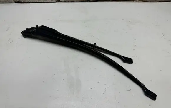 Front wiper blade arm