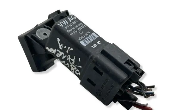 Volkswagen Touran I Glow plug pre-heat relay 038907281D 29807 51299023
