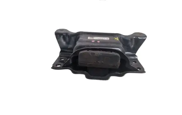 Volkswagen PASSAT B8 Engine mount bracket 5Q0199555BJ