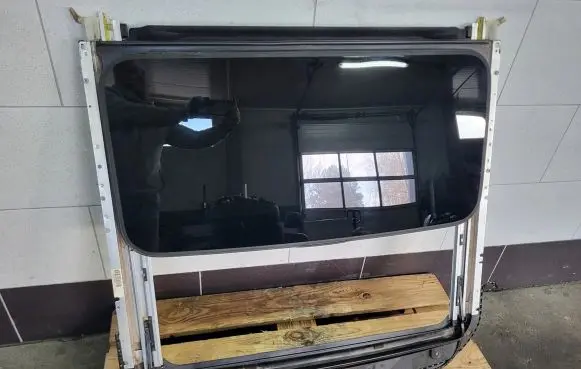 Nissan Pathfinder R51 Sunroof glass 