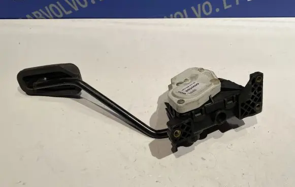 Volvo XC90 Accelerator throttle pedal 8634699