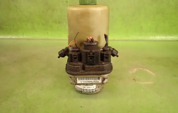 Skoda Felicia II Power steering pump 6R0423156B