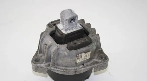 BMW 5 F10 F11 Engine mount bracket 6777373