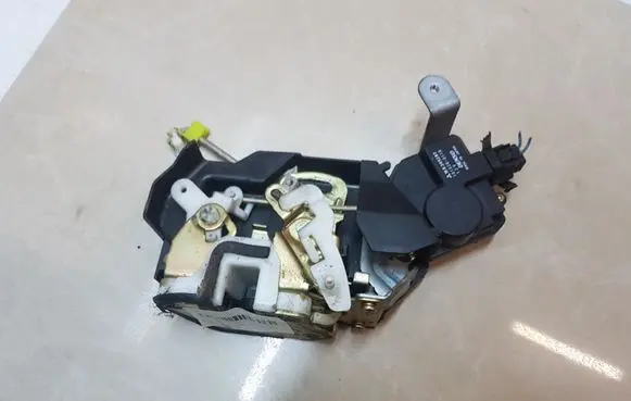 Mitsubishi Pajero Rear door lock MR349287 1015280110
