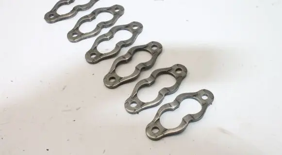 Volkswagen Touareg I Fuel Injector clamp holder