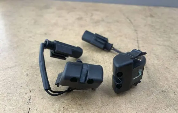 BMW 3 E46 Windshield washer spray nozzle 8374365 8374366 61668374365