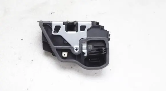 BMW X4 F26 Front door lock 7318416