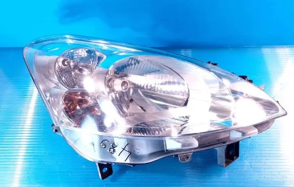 Peugeot Partner Headlight/headlamp 57425743 011A 57445745