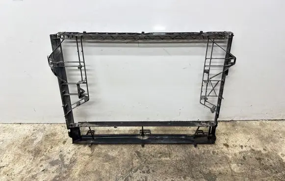 Volkswagen Touareg II Radiator mount bracket 7P0121093