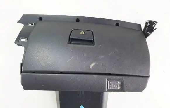 Volvo V50 Glove box