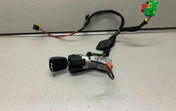 Peugeot 307 Ignition lock 9648445180