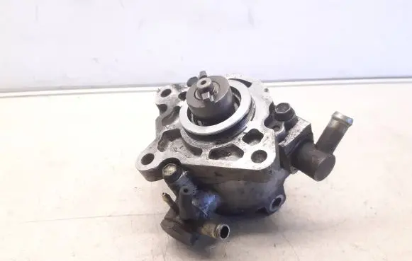 Mitsubishi Galant Vacuum pump