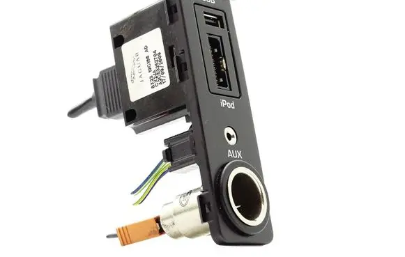 Jaguar XF X260 USB socket connector 8X2319C166AD CX2JA A2C53252704