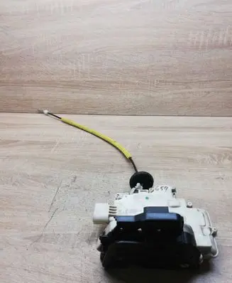 Audi A6 S6 C6 4F Front door lock 4F0839015A