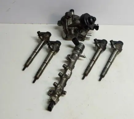 Volkswagen PASSAT B8 Fuel injection system set 04L906054 04L130277AD