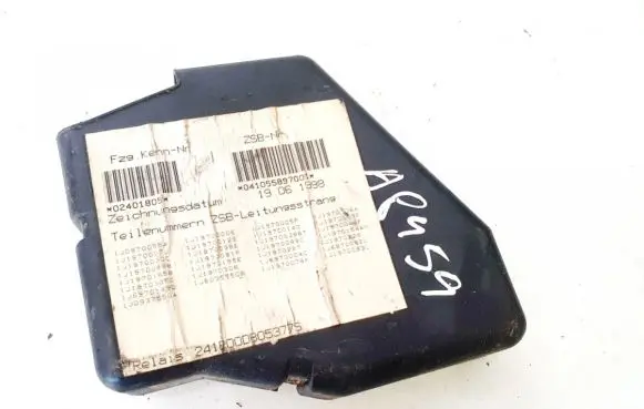 Volkswagen Golf IV Fuse box cover auqa052062