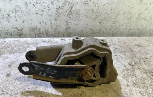 Volvo S60 Engine mount bracket 30748173 6G926P082LB
