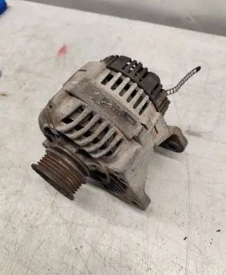 Volkswagen PASSAT B5 Generator/alternator 