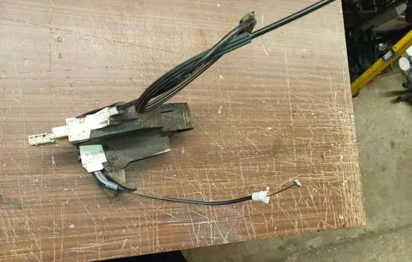Citroen C4 I Front door lock 9683417180