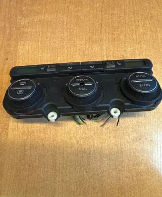 Volkswagen Golf Plus Climate control unit 74641471 16020653